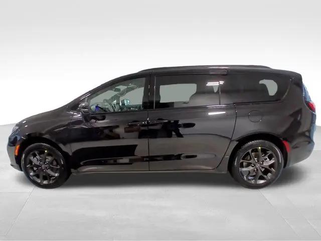 2026 Chrysler Pacifica Limited AWD