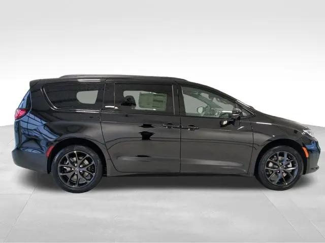 2026 Chrysler Pacifica Limited AWD