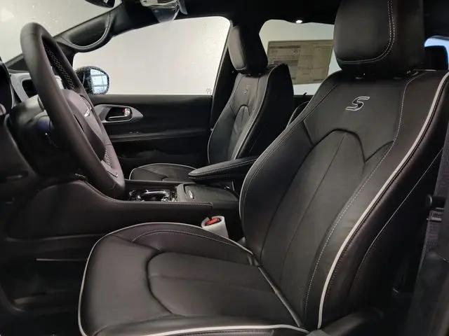 2026 Chrysler Pacifica Limited AWD