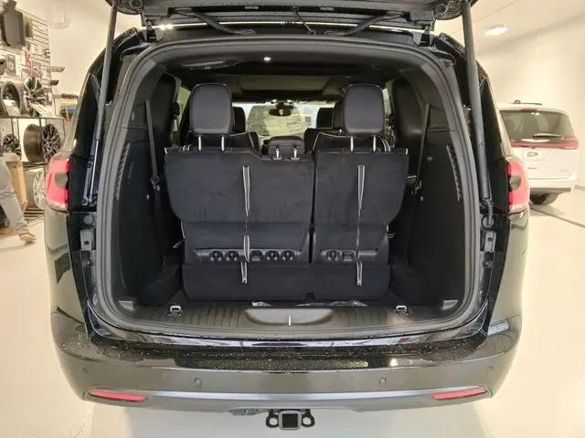 2026 Chrysler Pacifica Limited AWD