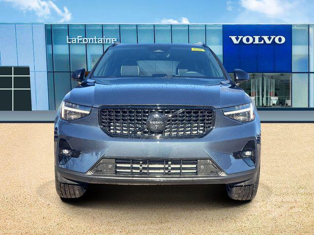 2026 Volvo XC40 Black Edition Ultra, B5 AWD Gas (mild hybrid)