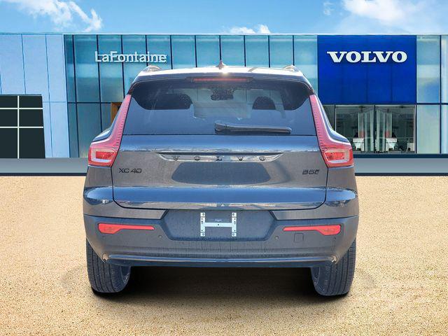 2026 Volvo XC40 Black Edition Ultra, B5 AWD Gas (mild hybrid)