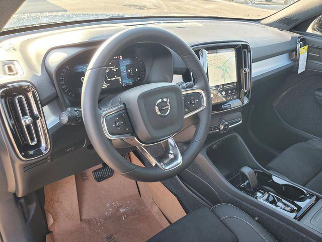 2026 Volvo XC40 Black Edition Ultra, B5 AWD Gas (mild hybrid)