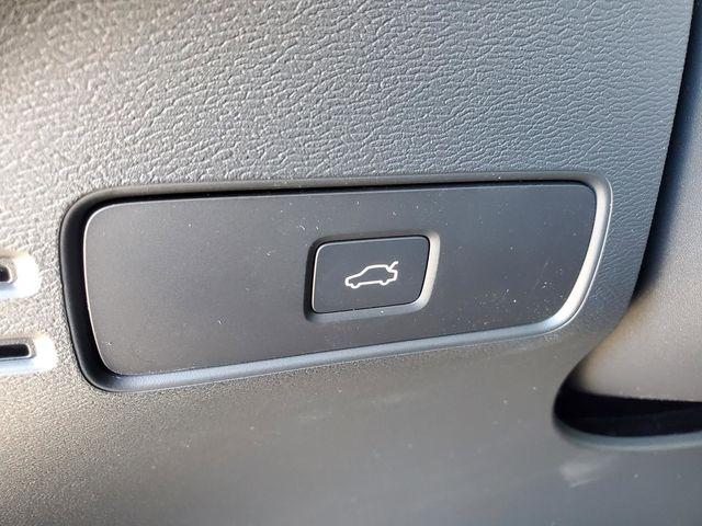 2026 Volvo XC40 Black Edition Ultra, B5 AWD Gas (mild hybrid)