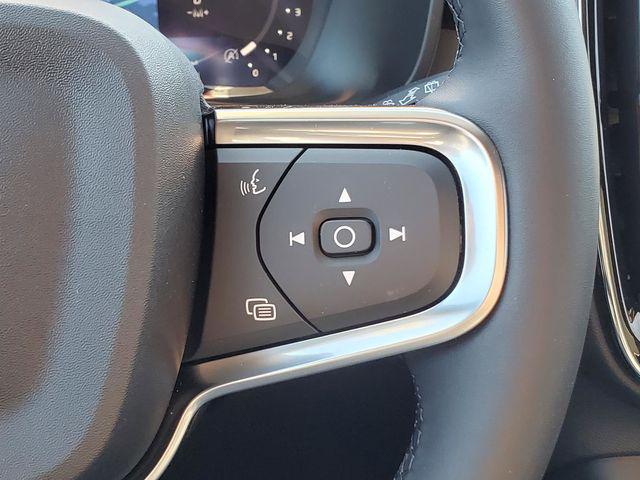 2026 Volvo XC40 Black Edition Ultra, B5 AWD Gas (mild hybrid)