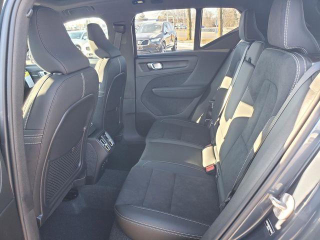 2026 Volvo XC40 Black Edition Ultra, B5 AWD Gas (mild hybrid)