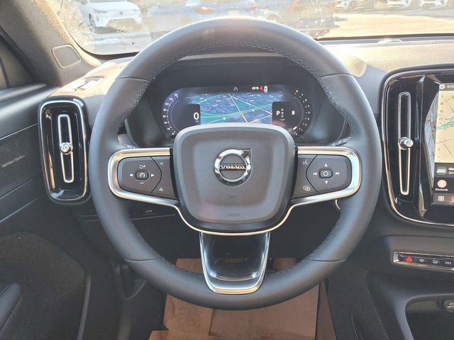 2026 Volvo XC40 Black Edition Ultra, B5 AWD Gas (mild hybrid)