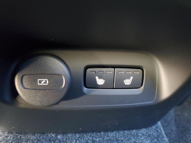 2026 Volvo XC40 Black Edition Ultra, B5 AWD Gas (mild hybrid)