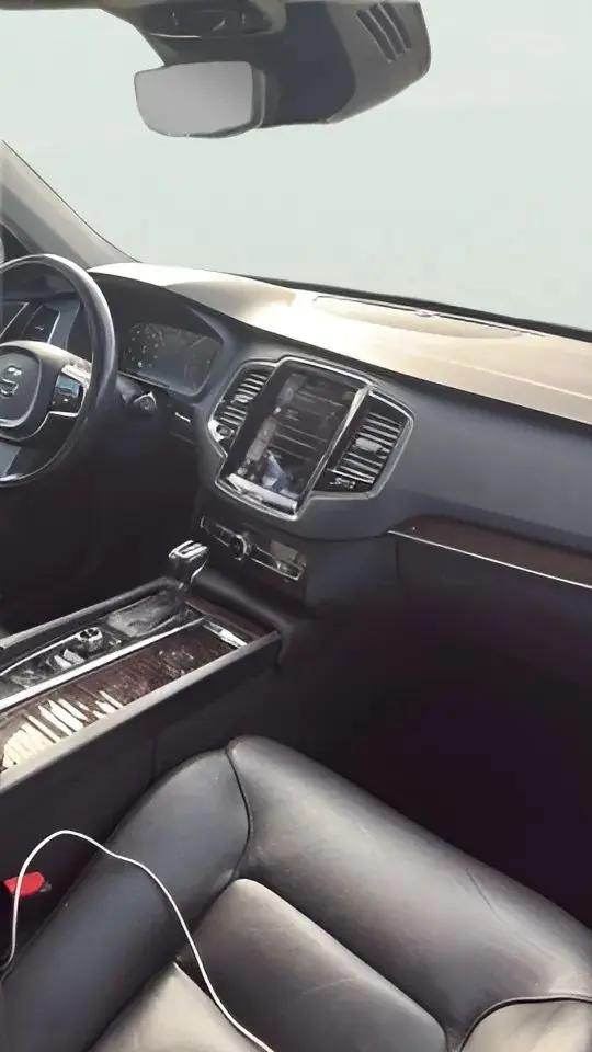 2016 Volvo XC90 T6 Momentum