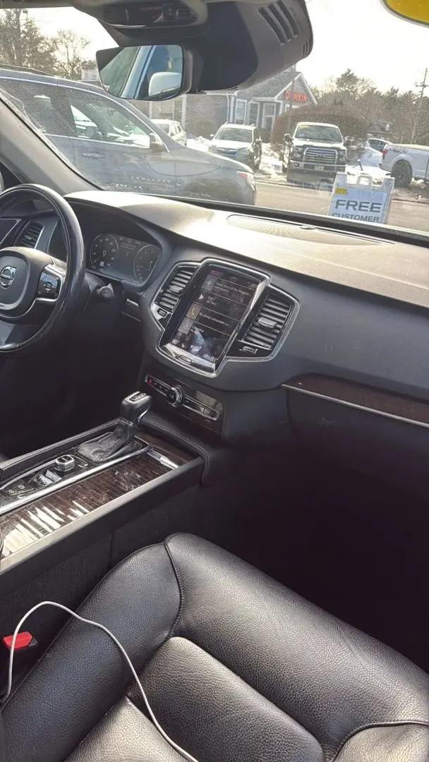 2016 Volvo XC90 T6 Momentum