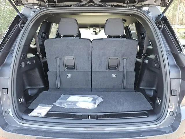 2026 Jeep Grand Cherokee L Laredo 4x4