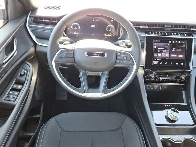 2026 Jeep Grand Cherokee L Laredo 4x4