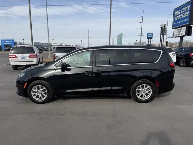 2024 Chrysler Voyager LX