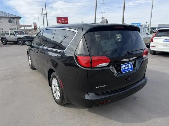 2024 Chrysler Voyager LX