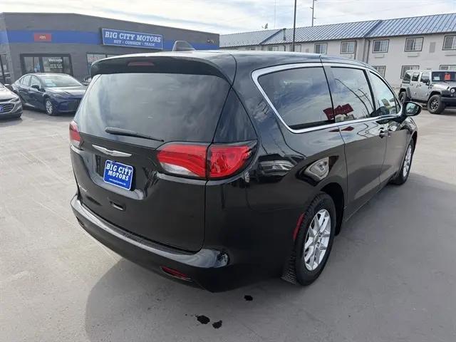 2024 Chrysler Voyager LX