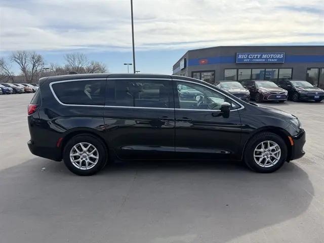 2024 Chrysler Voyager LX