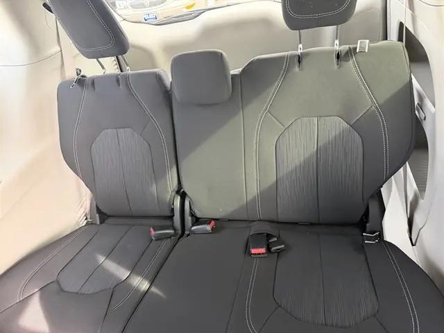 2024 Chrysler Voyager LX