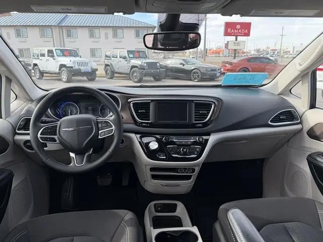2024 Chrysler Voyager LX