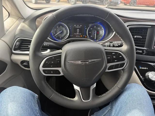 2024 Chrysler Voyager LX