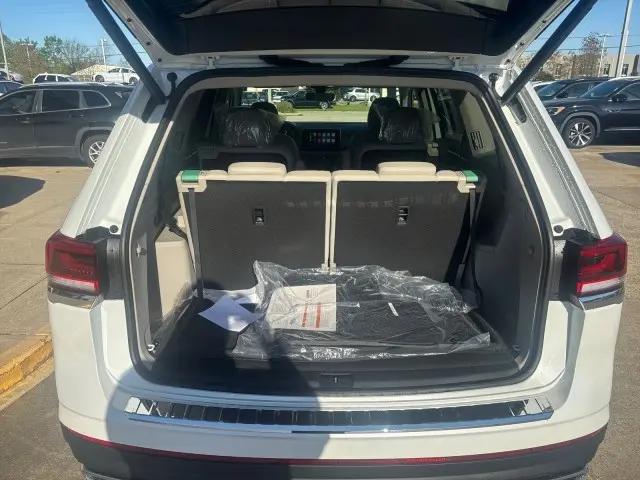 2026 Volkswagen Atlas SE with Technology