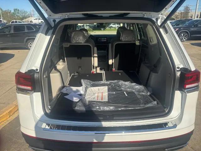 2026 Volkswagen Atlas SE with Technology