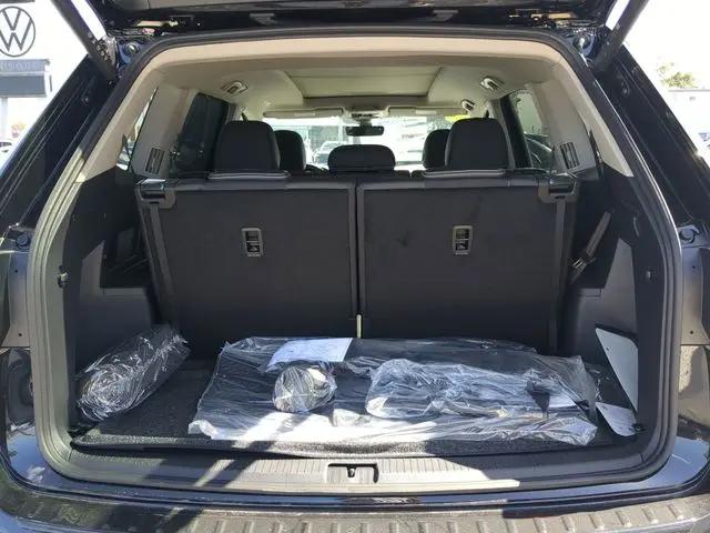 2026 Volkswagen Atlas SE with Technology