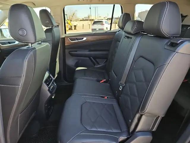 2026 Volkswagen Atlas SE with Technology