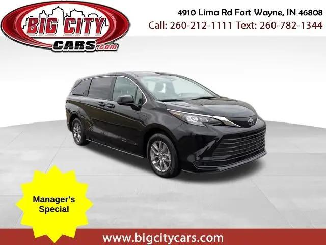 2025 Toyota Sienna LE for sale in Fort Wayne, IN