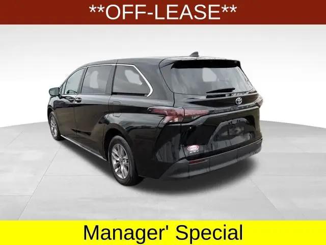 2025 Toyota Sienna LE