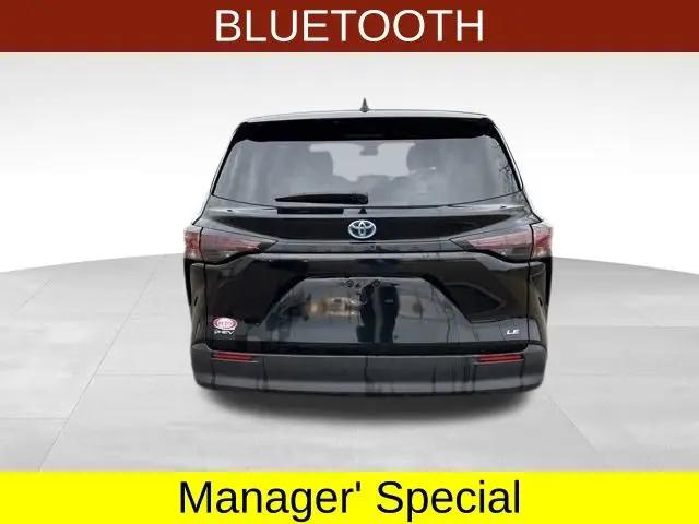 2025 Toyota Sienna LE
