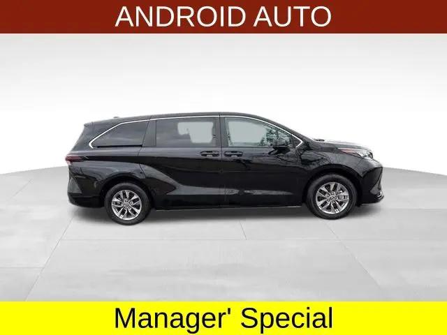 2025 Toyota Sienna LE