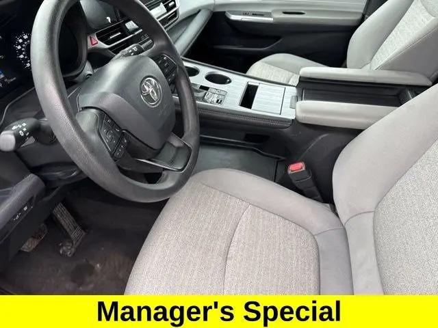 2025 Toyota Sienna LE
