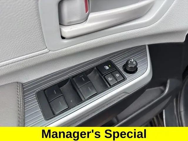 2025 Toyota Sienna LE