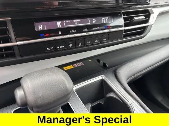 2025 Toyota Sienna LE