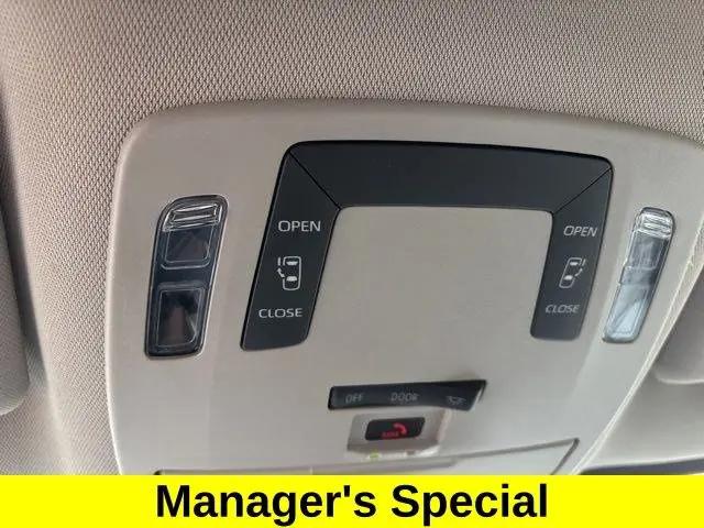 2025 Toyota Sienna LE