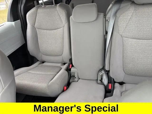 2025 Toyota Sienna LE
