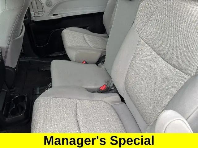 2025 Toyota Sienna LE