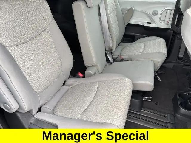 2025 Toyota Sienna LE