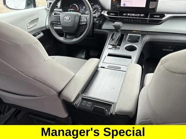 2025 Toyota Sienna LE
