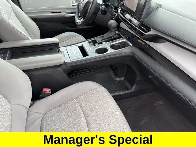 2025 Toyota Sienna LE