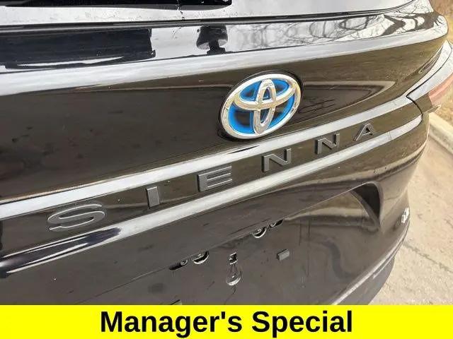 2025 Toyota Sienna LE
