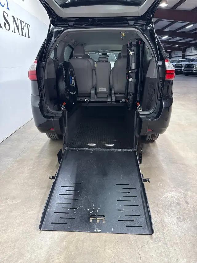 2020 Toyota Sienna L for sale in Mansfield, TX