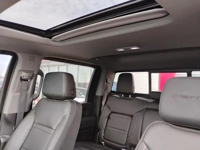 2023 GMC Sierra 2500HD 4WD Crew Cab Standard Bed Denali