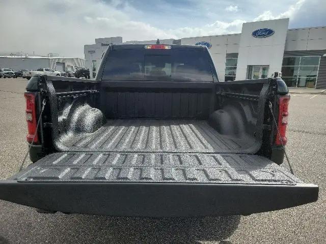 2026 Ram 1500 Express Crew Cab 4x4 57 Box