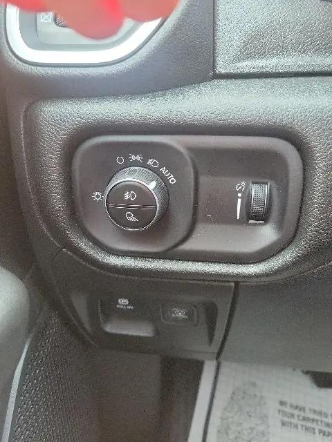 2026 Ram 1500 Express Crew Cab 4x4 57 Box
