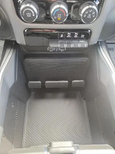 2026 Ram 1500 Express Crew Cab 4x4 57 Box