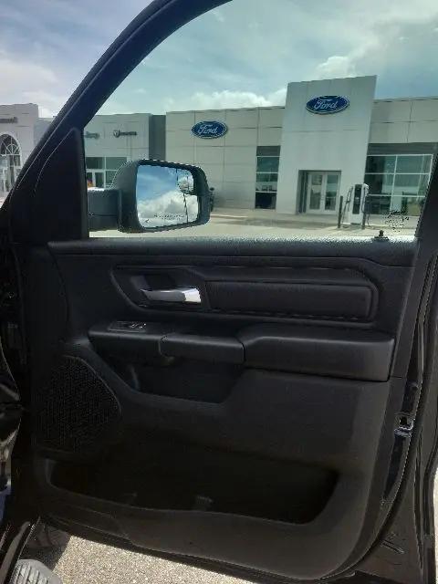 2026 Ram 1500 Express Crew Cab 4x4 57 Box