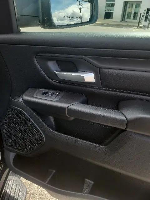 2026 Ram 1500 Express Crew Cab 4x4 57 Box