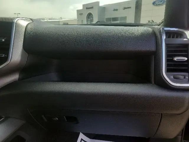 2026 Ram 1500 Express Crew Cab 4x4 57 Box