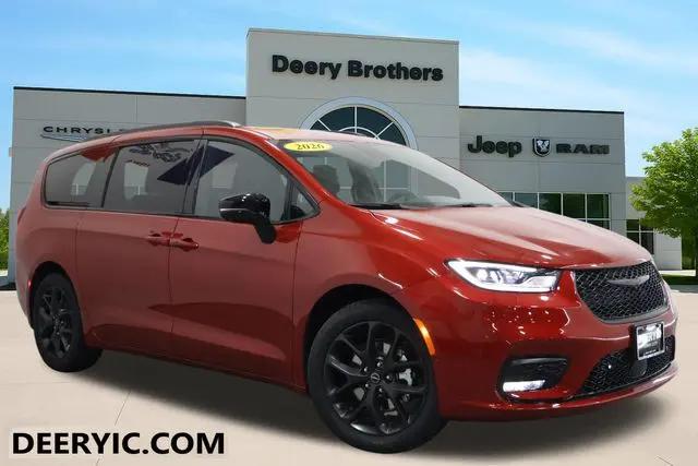 2026 Chrysler Pacifica Select